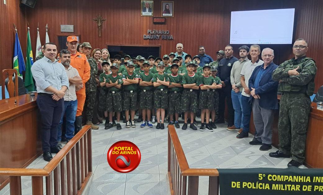 Alunos do Projeto Polícia Ambiental Mirim de Juara receberam uniformes e assumem compromisso com a preservação ambiental
