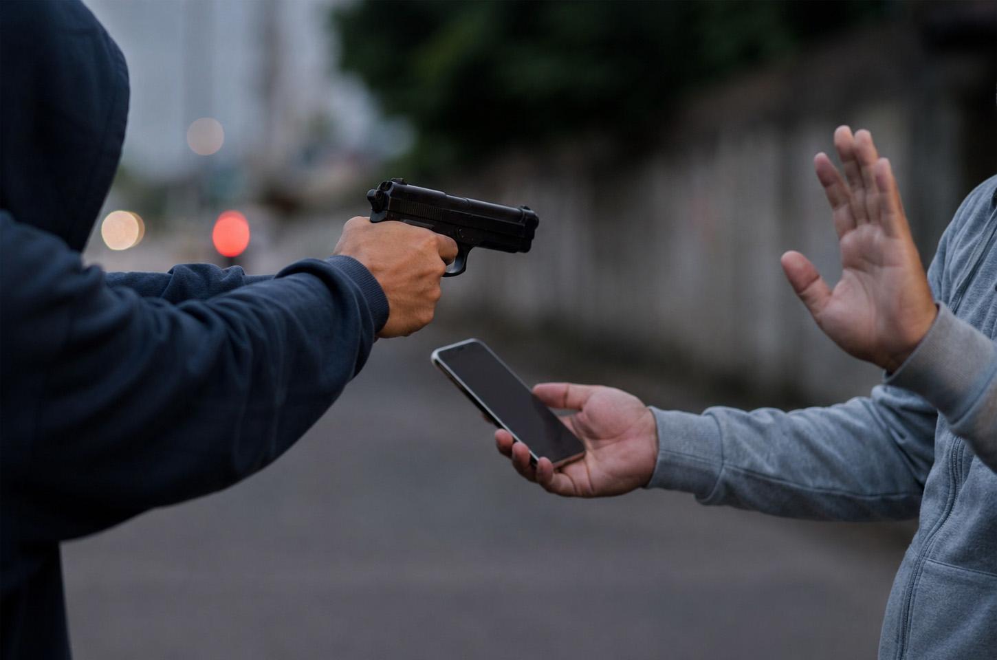 Moradores foram mantidos reféns durante invasão a residência em Juara e teve carro levado por bandidos